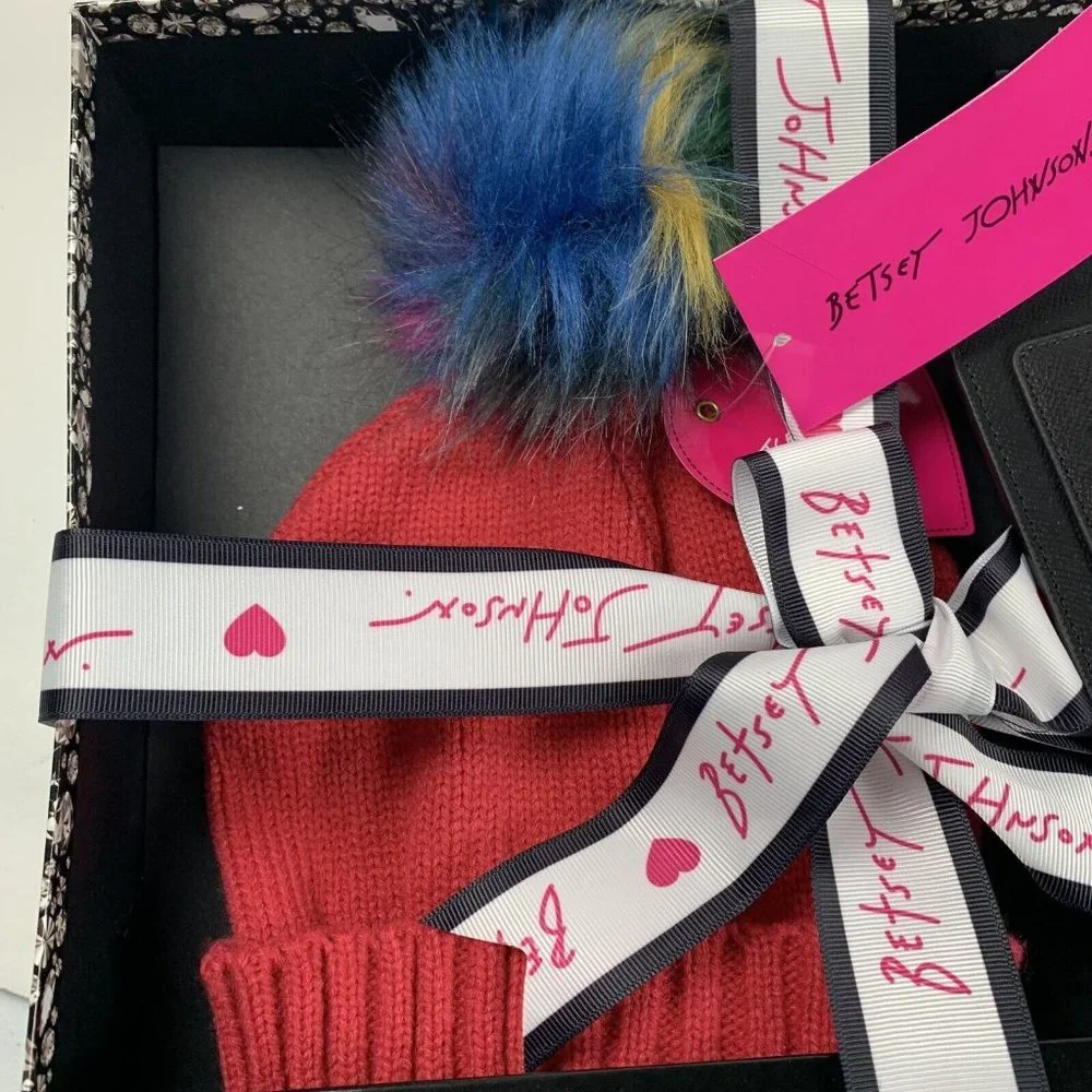 Betsey Johnson Women's Hat & Card Case 2 Piece Boxed Gift Set Black & Red 6153‎